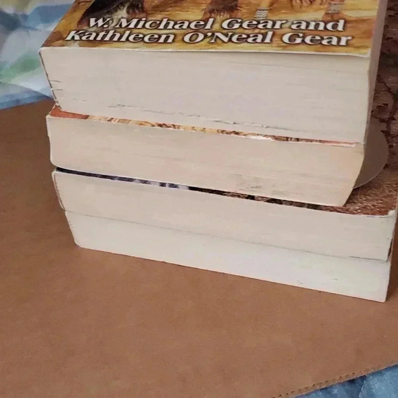 ☆☆☆Lot of 4 books - Picture 4 of 6